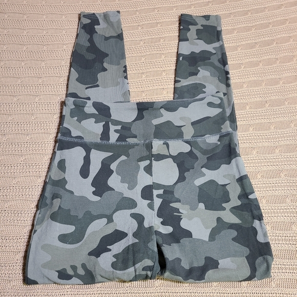 Wild Fable black and grey camo leggings - Picture 4 of 5